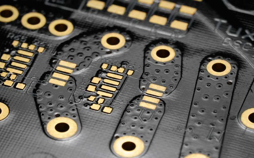 PCB批量制造中高纵横比通孔电镀的电流密度优化设计