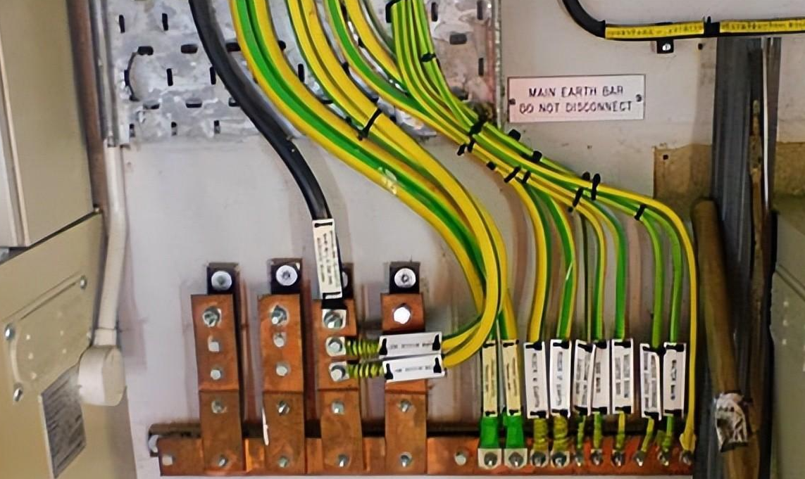 PCB金属外壳器件接地隔离间距设计与电磁兼容性