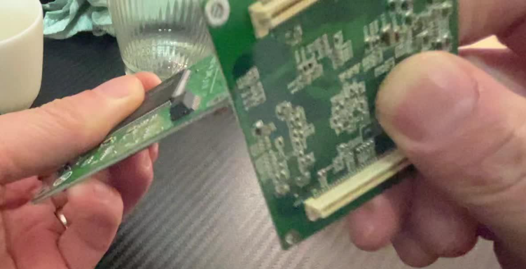 如何减少 PCB 钻孔的毛刺
