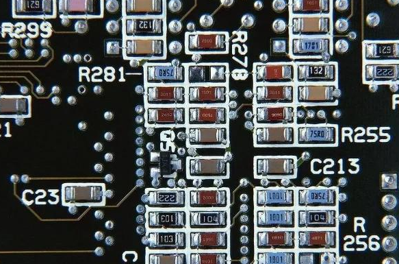 PCB 阻焊层固化：电子制造的 “点金之笔”