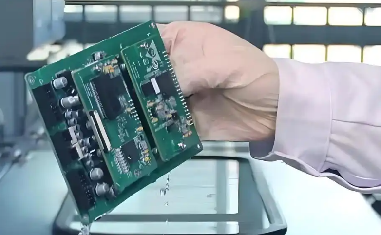 PCB维护与清洁对电磁屏蔽效果的保障