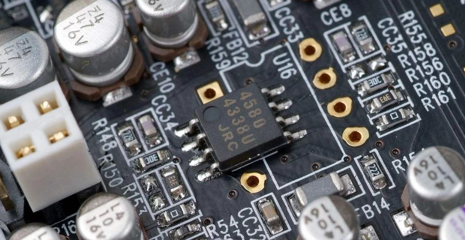 PCB材料适配中的散热性能与成本控制策略