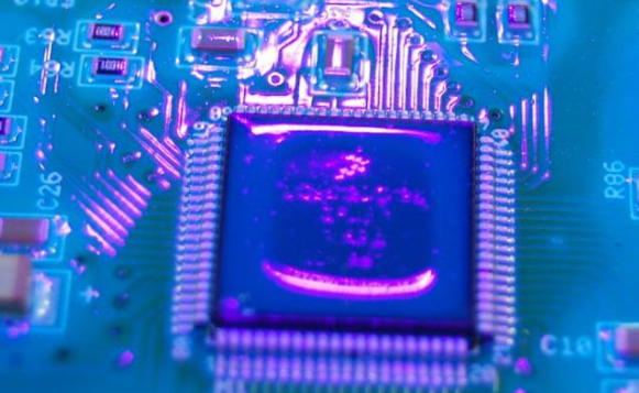 使用自动化机器掌握选择性保形涂层实现精准定位