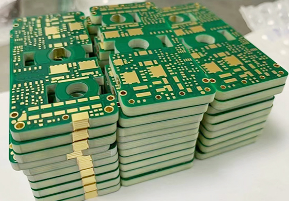 高层PCB多层板的布线策略与规范