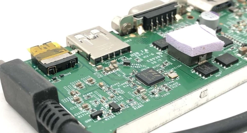拓展坞PCB厂家如何保障多接口兼容|捷配PCB