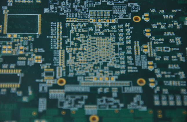 高频 PCB：解锁高速信号传输的特殊载体