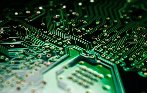 PCB接地层设计要点：从类型选择到细节把控EMI控制指南