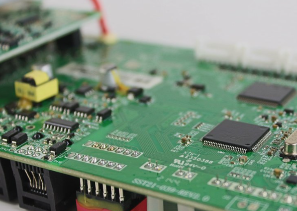 储能系统BMS PCB：如何实现充放电循环下的电压采样精准与安全防护？