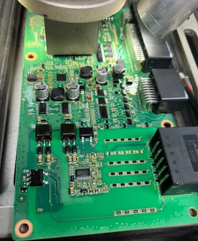 动力电池 BMS PCB：多电芯采样与高温环境下，如何保障电池安全与续航精准？
